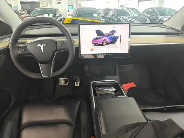 Tesla Model Y — Фото автомобиля 9