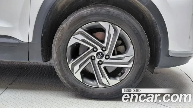 Hyundai Santafe Бензин 2.5T 2WD — Фото автомобиля 21