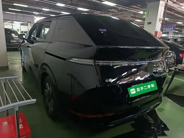 Xpeng X9 — Фото автомобиля 4