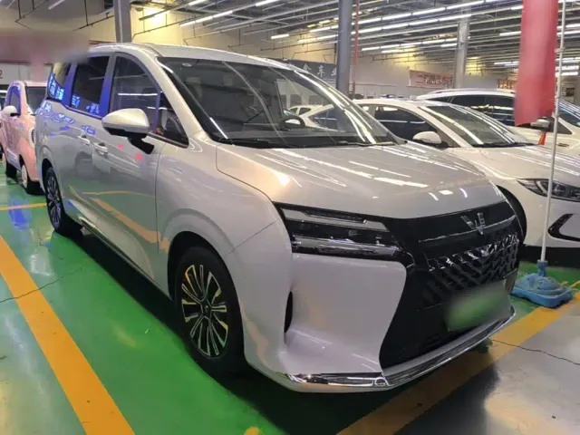 Wuling Starlight 730 — Фото автомобиля 3