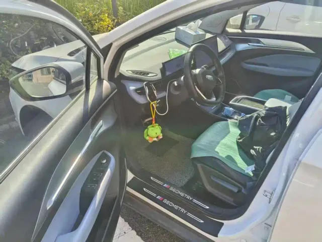 Geely Geometry M6 — Фото автомобиля 8