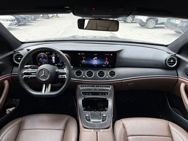 Mercedes-Benz E-Class — Фото автомобиля 5