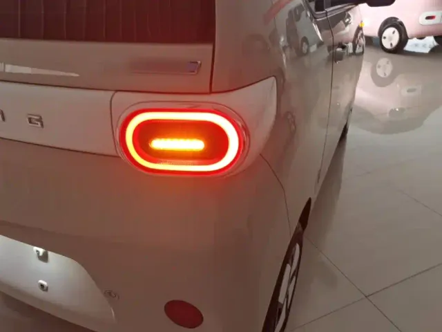 Wuling Hongguang Mini EV — Фото автомобиля 7