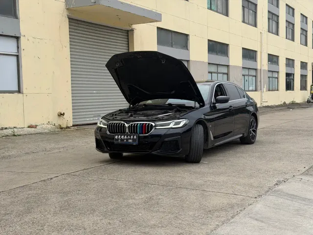 Фотография автомобиля — BMW 5 Series