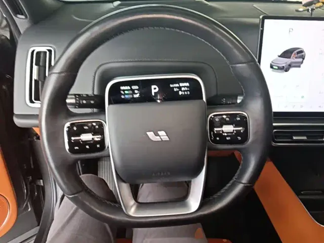 Li Auto L8 — Фото автомобиля 10