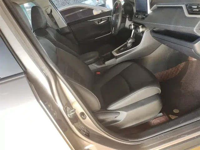Toyota RAV4 — Фото автомобиля 23
