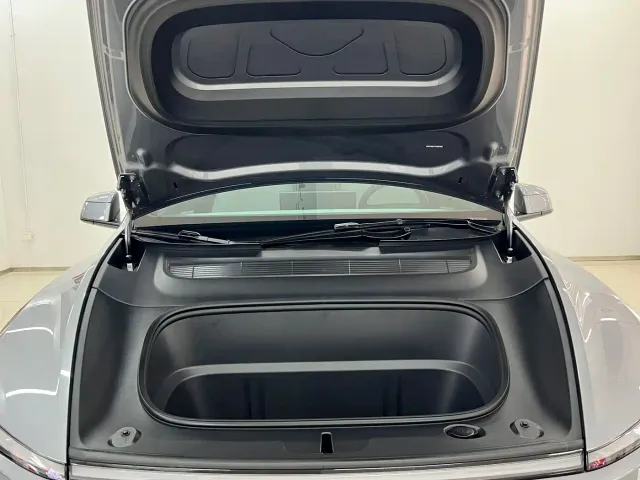 Tesla Model Y — Фото автомобиля 18