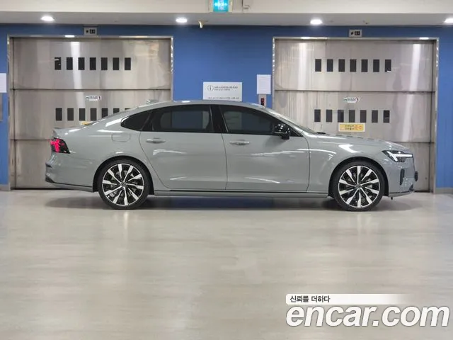 Volvo S90 — Фото автомобиля 4