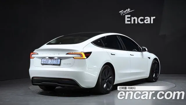 Tesla Model 3 — Фото автомобиля 2