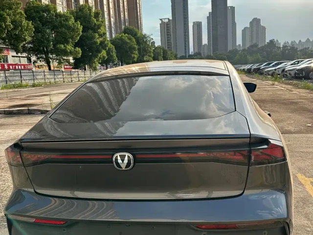 Changan Changan UNI-V 2022 1.5T Premium Model — Фото автомобиля 8