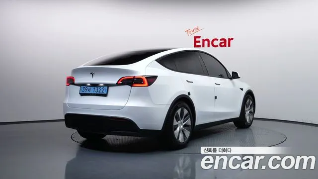 Tesla Model Y — Фото автомобиля 2