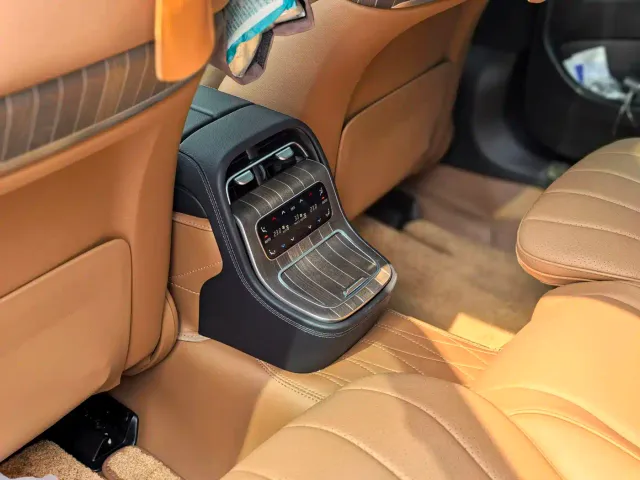 Mercedes-Benz E-Class — Фото автомобиля 20