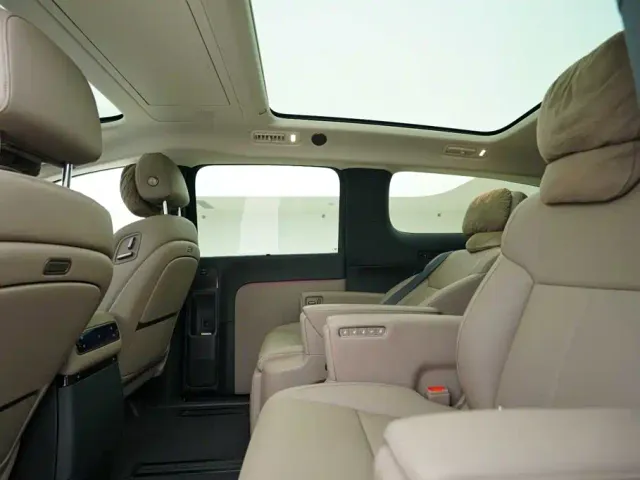 Li Auto MEGA — Фото автомобиля 18