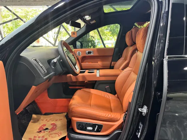 Li Auto L8 — Фото автомобиля 4