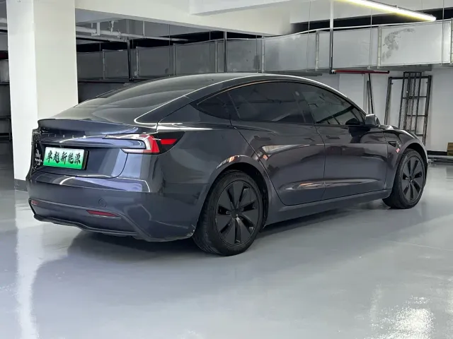 Tesla Model 3 — Фото автомобиля 11