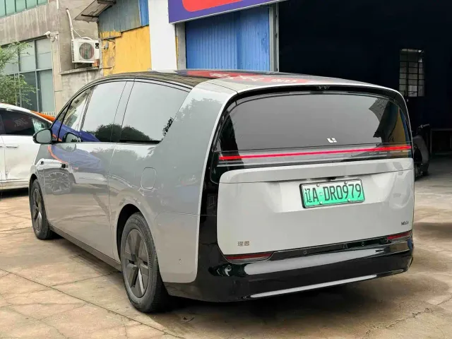 Li Auto MEGA — Фото автомобиля 7