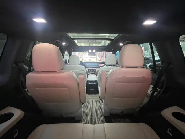 Li Auto ONE — Фото автомобиля 24
