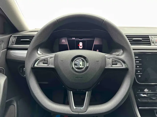Skoda Superb — Фото автомобиля 17