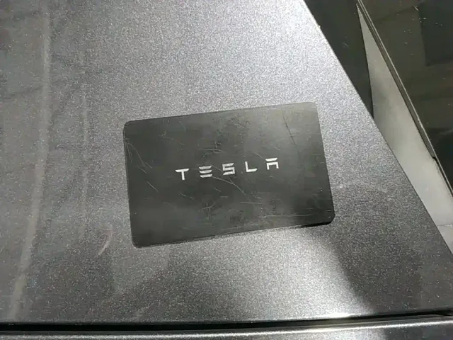 Tesla Model Y — Фото автомобиля 8