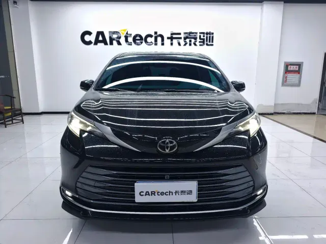 Toyota Sienna — Фото автомобиля 2