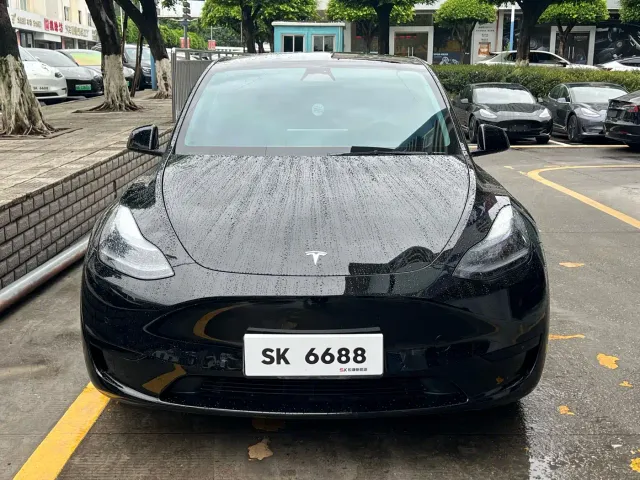 Tesla Model Y — Фото автомобиля 8