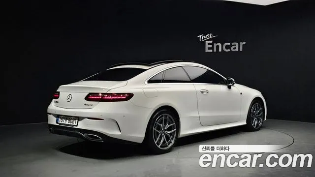 Mercedes-Benz E-Class — Фото автомобиля 2