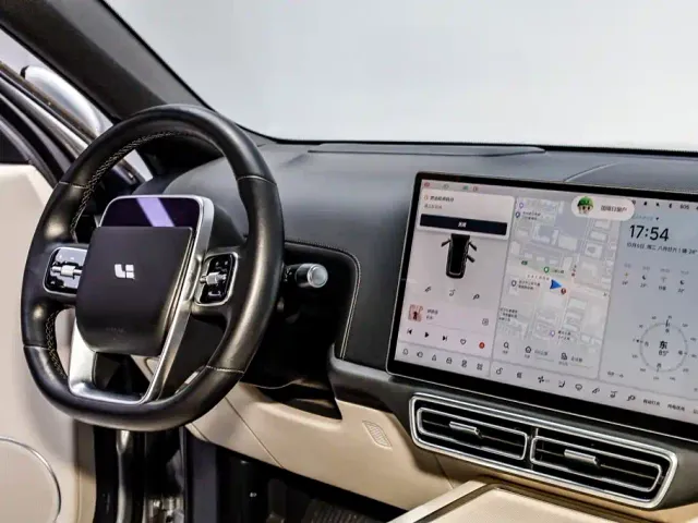 Li Auto L8 — Фото автомобиля 30