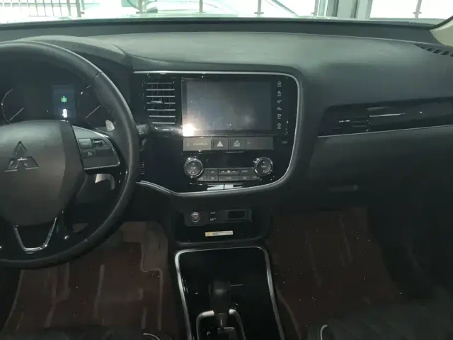 Mitsubishi Outlander — Фото автомобиля 13