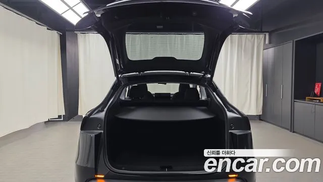 Tesla Model Y — Фото автомобиля 23