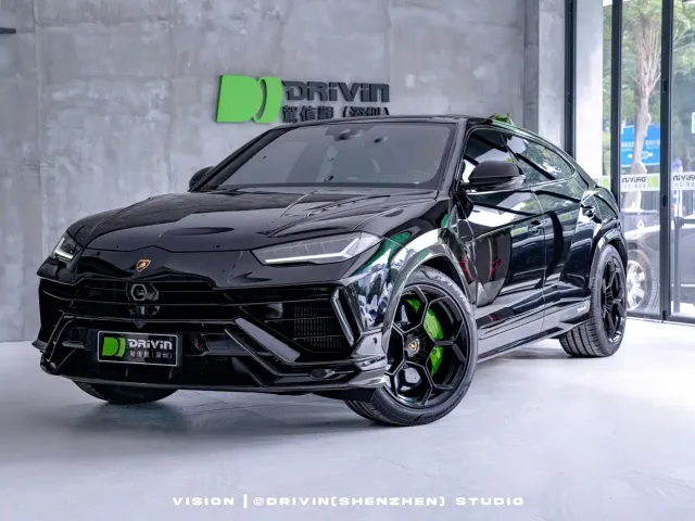 Фотография автомобиля — Lamborghini Urus
