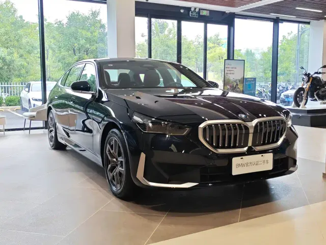 BMW i5 — Фото автомобиля 3