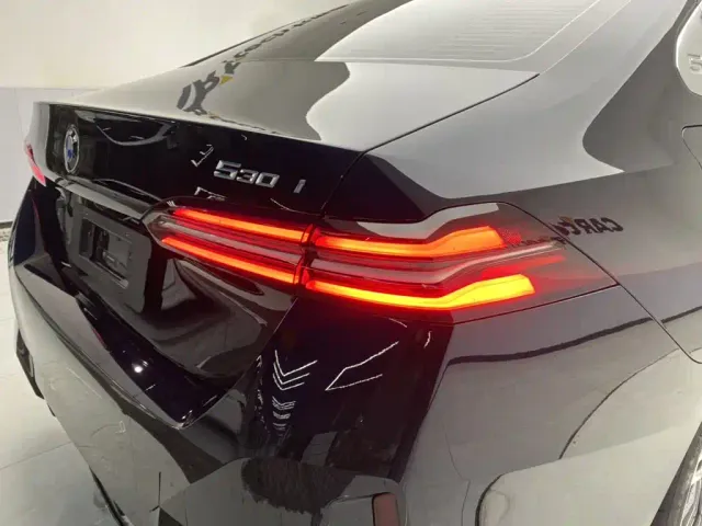 BMW 5 Series — Фото автомобиля 10
