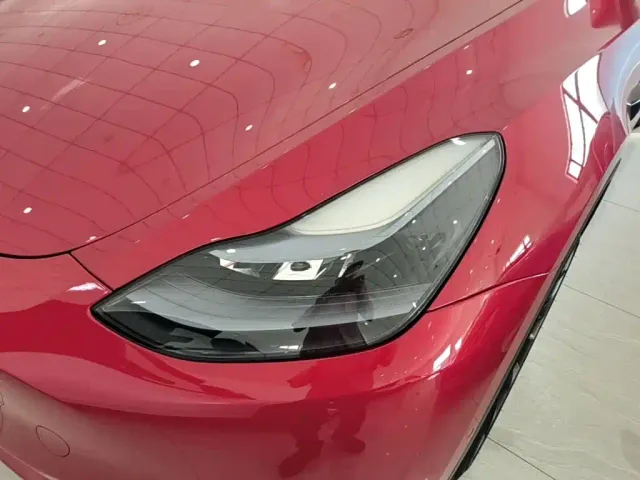 Tesla Model Y — Фото автомобиля 23