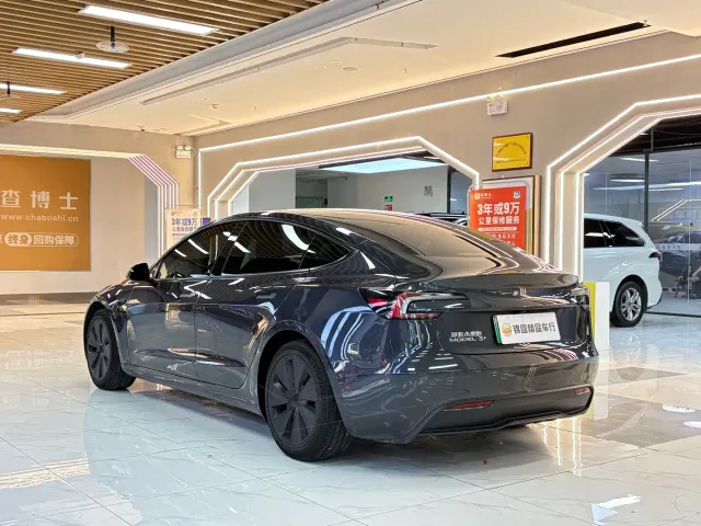 Tesla Model 3 — Фото автомобиля 3