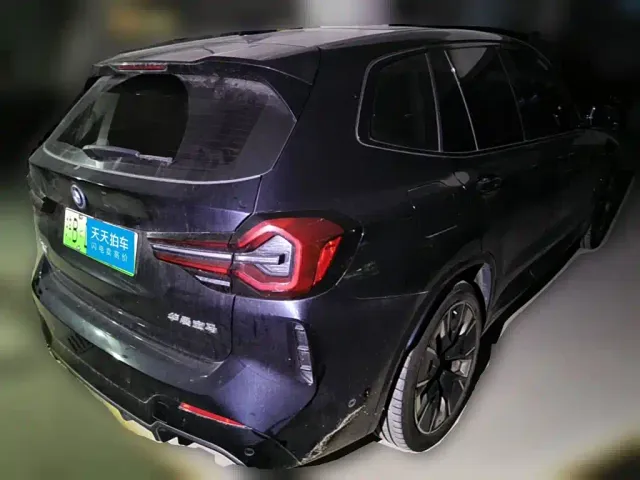 BMW iX3 — Фото автомобиля 2