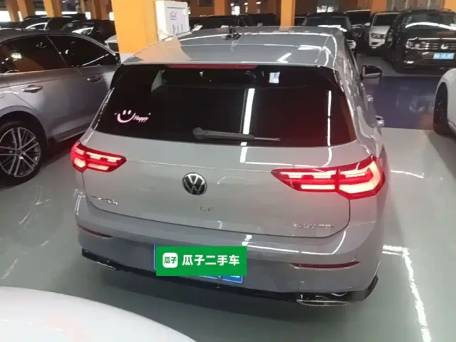 Volkswagen Golf — Фото автомобиля 5
