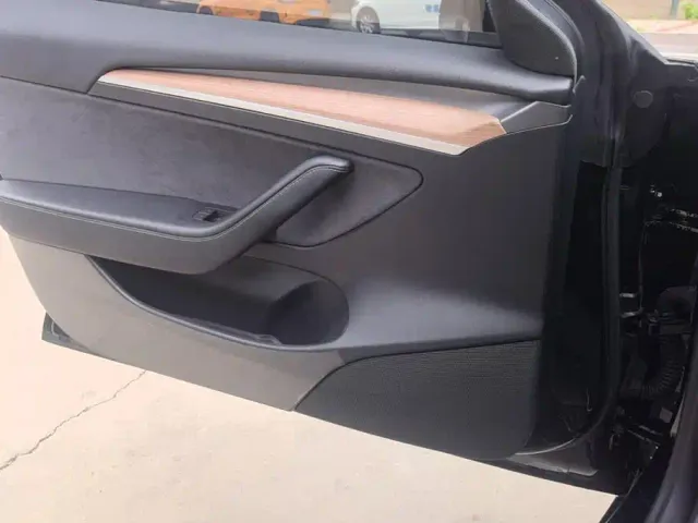 Tesla Model 3 — Фото автомобиля 7