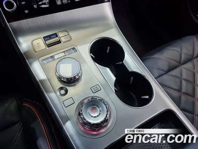 Genesis GV70 — Фото автомобиля 11