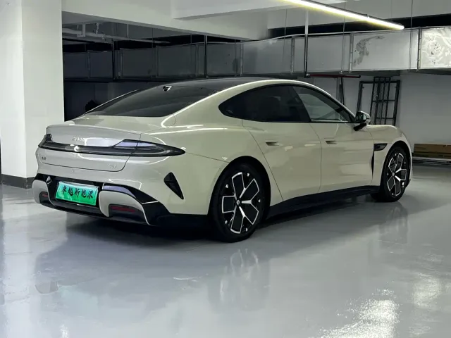 Xiaomi SU7 — Фото автомобиля 11