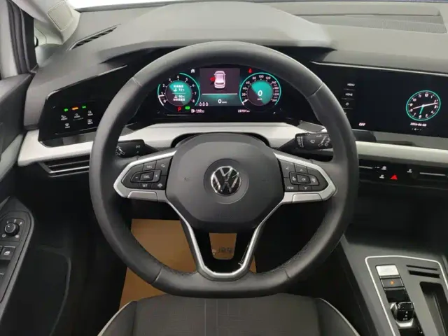 Volkswagen Golf — Фото автомобиля 15