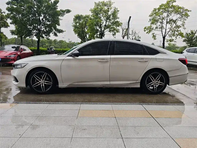 Honda Accord — Фото автомобиля 3