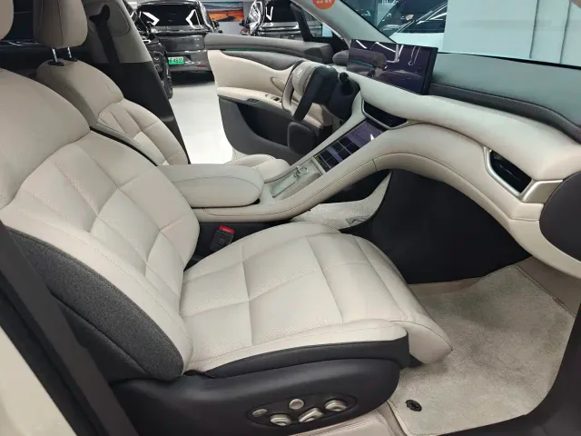 IM Motors LS6 — Фото автомобиля 16