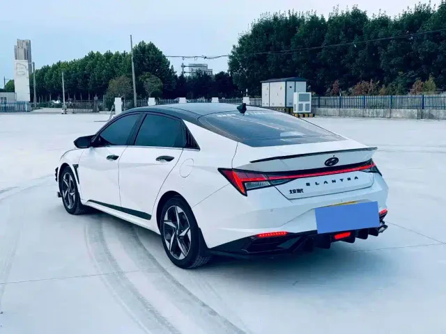 Hyundai Elantra — Фото автомобиля 6