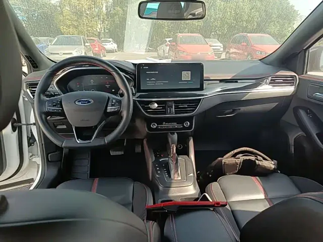 Ford Focus — Фото автомобиля 9
