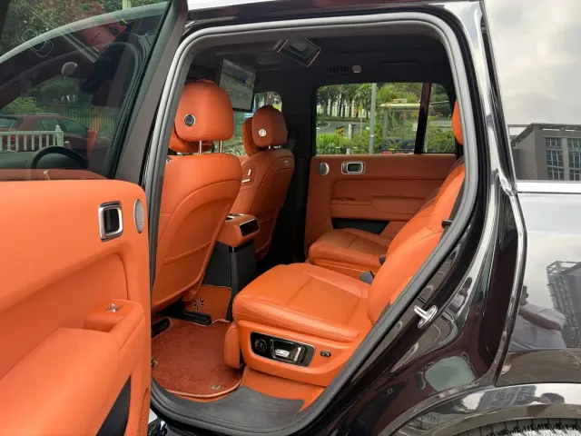 Li Auto L8 — Фото автомобиля 10
