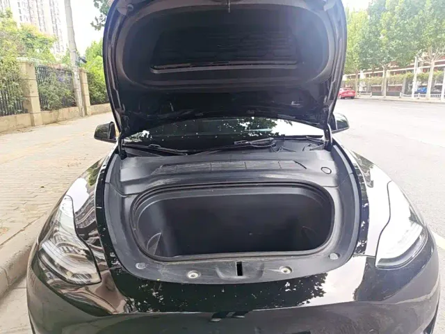 Tesla Model Y — Фото автомобиля 19