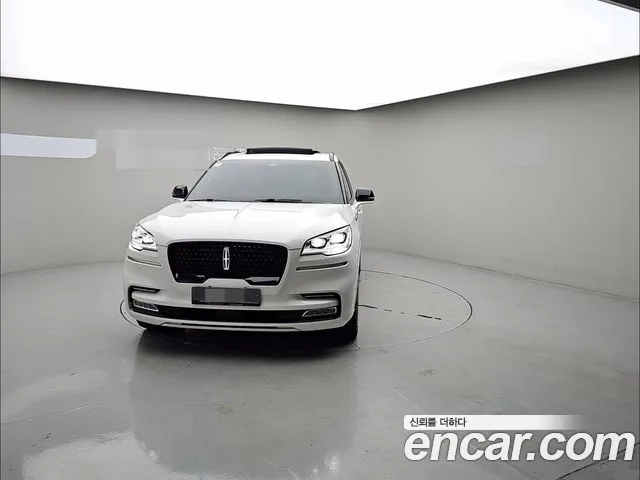 Фотография автомобиля — Lincoln Aviator