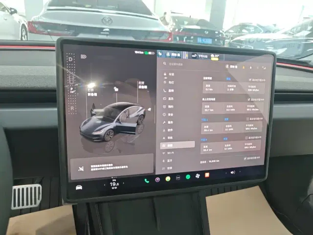 Tesla Model 3 — Фото автомобиля 11