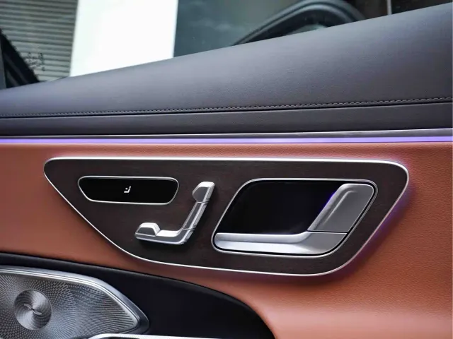Mercedes-Benz E-Class — Фото автомобиля 22