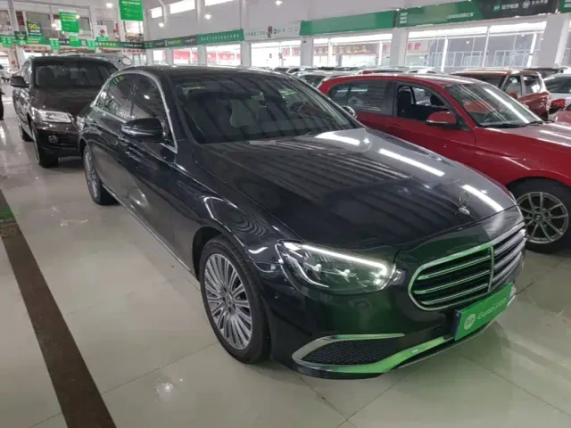 Mercedes-Benz E-Class — Фото автомобиля 3